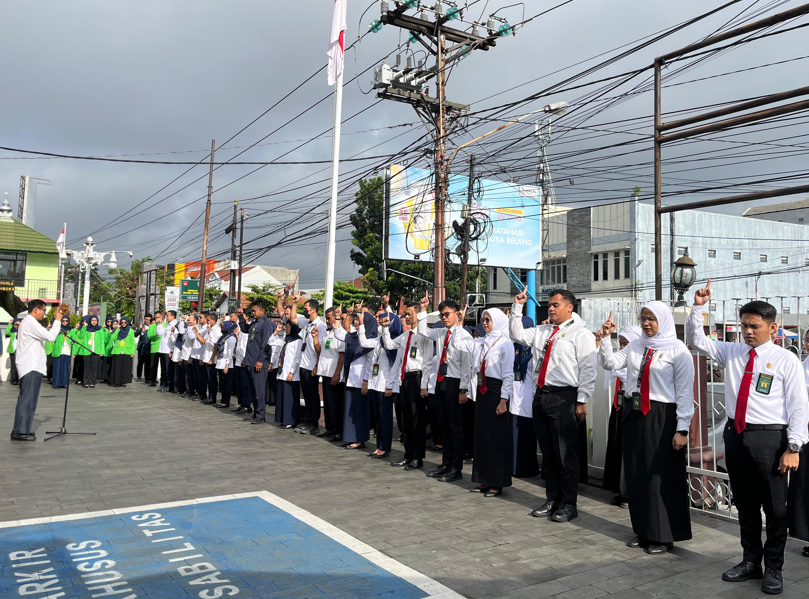 Pembina Apel, Wakil Pengadilan Agama Surakarta Berikan Amanat Program Prioritas Badan Peradilan Agama 2025